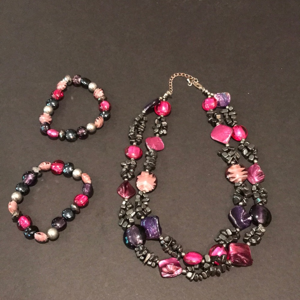 Necklace and bracelet set